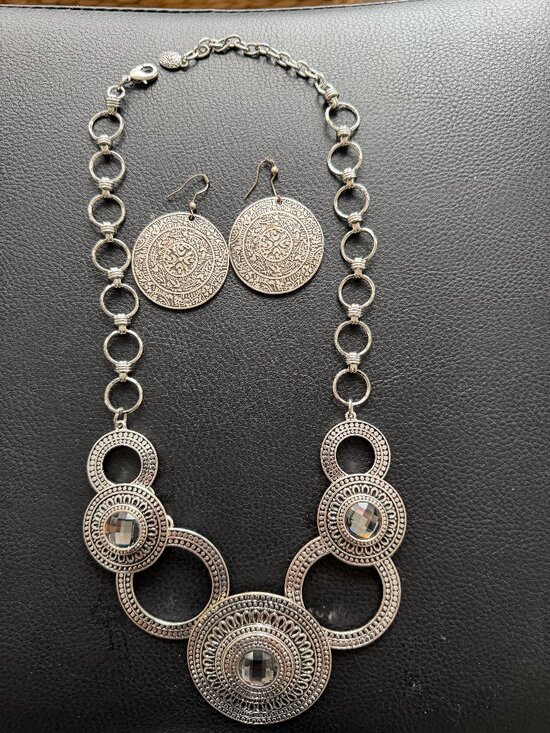 The Unbranded Brand Jewelry - Vintage Style Silver Tone Etched Medallion Bib Necklace & Earrings Set 